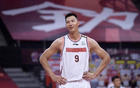 易建联正式复出！481天后首次亮相 获赞中国男篮旗帜 自律代名词