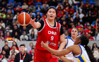 30分钟15中13！张子宇无愧女篮核武 18岁2.26米宫鲁鸣用心呵护